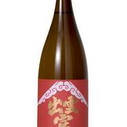 高級寝台車の「瑞風」の車内飲食で採用されたふわりと広がる心地よい吟醸酒。上品な米のうまみときれいな酸が全体にゆったりと広がる味わい。1合徳利1045円