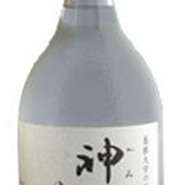 大学の農場で生産したサツマイモを原料に、学生と教職員がつくった限定焼酎です。