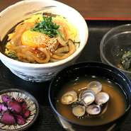 その日のおすすめのランチをお出ししております！詳細はスタッフまでお尋ねください。