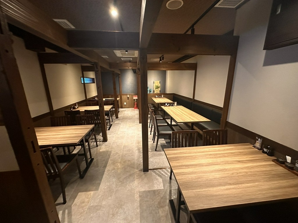 30名様入れるテーブル席もあります。