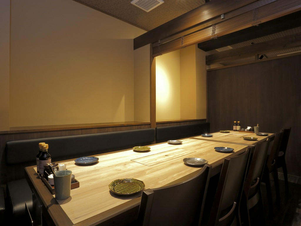 ゆっくり料理を楽しんでいただけるように、個室を多くご用意