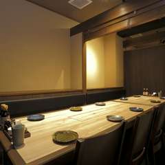 ゆっくり料理を楽しんでいただけるように、個室を多くご用意