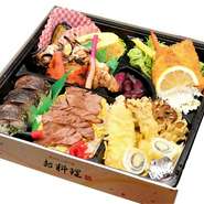 島根和牛・のどぐろ・山陰産〆鯖・う巻き・天ぷらなど、地物食材をふんだんに使用したお弁当です。