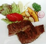 香川オリーブ牛(ミスジ、カルビ)のステーキをご堪能。
※本わさびと生醤油、粗びき塩こしょう、洋からしをお好みで!!