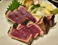 室戸で獲れた巨大魚石なぎ(35Kg) あらの唐揚げなど通常のお店では食べられない土佐の魚を食べられるのも、味楽ならでは。(入荷状況によります)