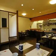 こぢんまりとしたアットホームな雰囲気の店内は12名の貸し切りにも対応。七五三、入学・卒業、成人式、長寿のお祝いなど思い出に残るひとときを過ごせます。