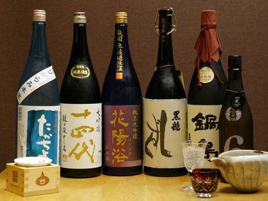 じっくりと味わいたい銘酒がずらり。お口直し用の仕込み水も　