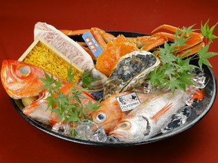 旬の魚介などを駆使した、発想豊かな創作料理が自慢　