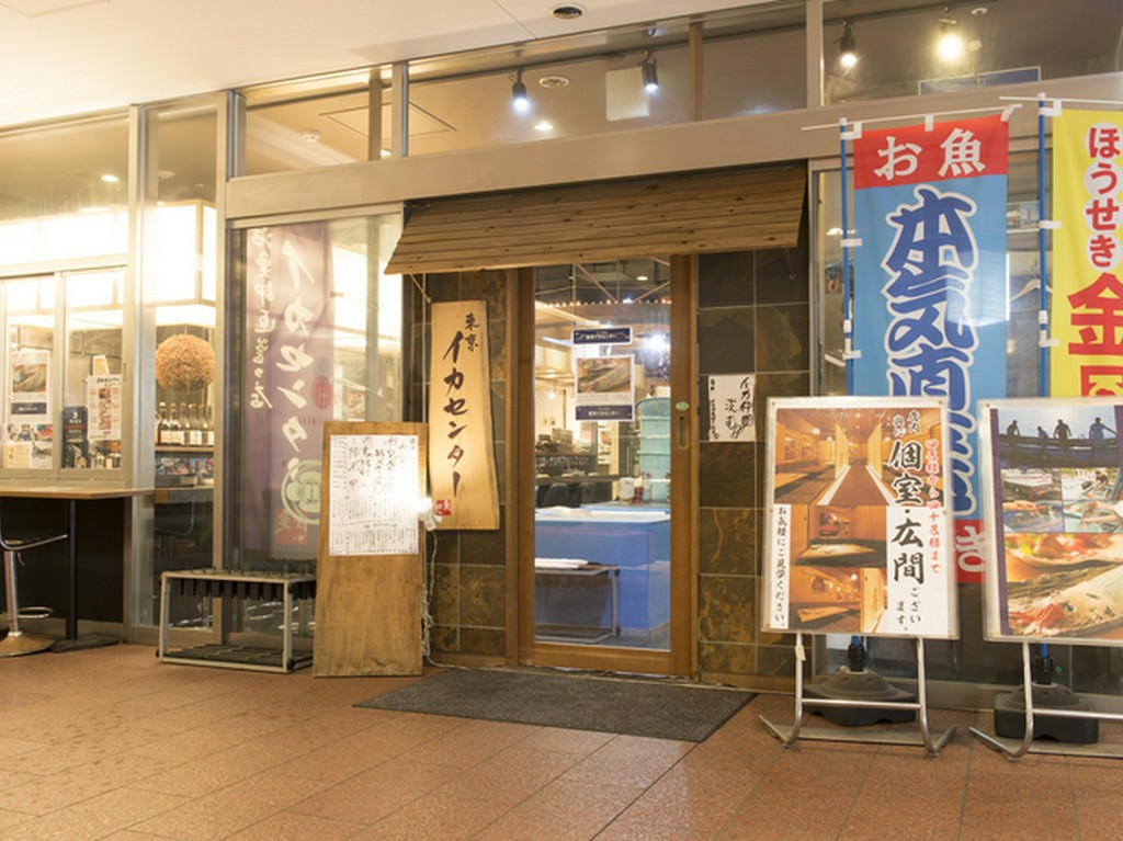 扉を開けば、まぶしい笑顔のスタッフがお出迎え