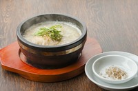 コラーゲンたっぷり濃厚な薬膳料理
（鶏肉、餅米・なつめ・にんにく・高麗人参が入っています）
・ハーフ　1210円