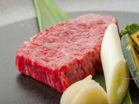 一頭から極少量しかとれない貴重な部位。弾力のある赤身で柔らかい部位。