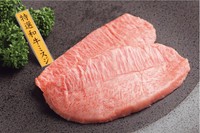 1頭から2キロしか取れない希少部位。口の中でトロける肉の甘みと風味を堪能できる。