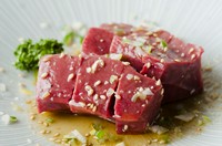 和牛の心臓をステーキカットして提供しています。分厚くカットしているので食べ応えのある逸品。ワインにとても合うお料理です。