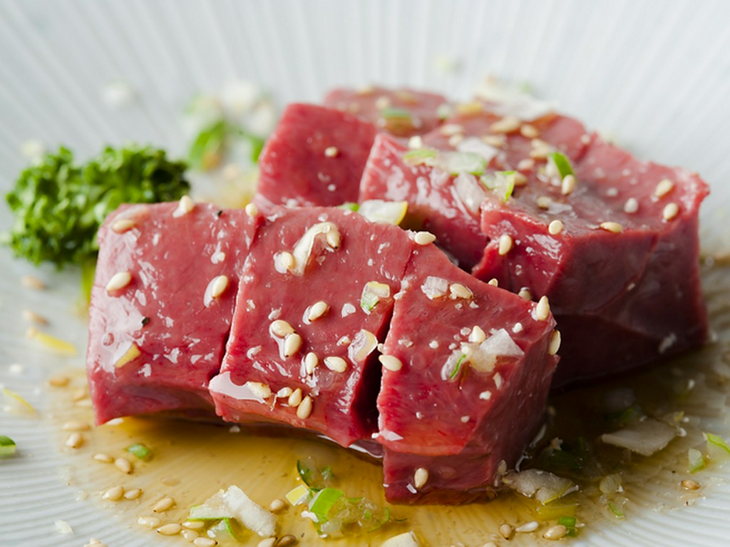 分厚くカットして食べ応えのある『カクシン（角心）』