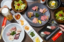 厳選の極上肉や肉寿しを心ゆくまで味わえる、特別感あふれたコース。大切な人たちと特別なひと時を。