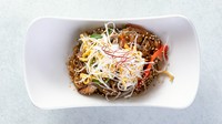 5種の野菜と韓国春雨を当店自慢のタレで炒めました

