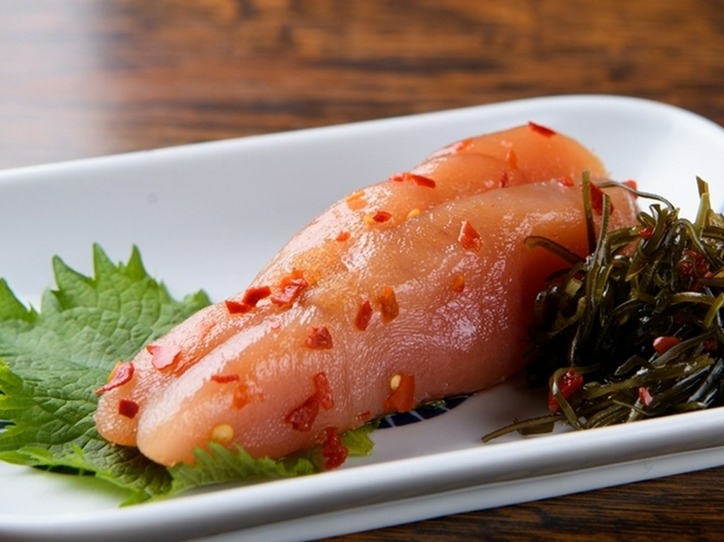 店内には生簀も！独自の仕入れルートで新鮮な魚を提供