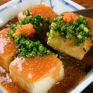 博多で食べたい料理がそろう居酒屋です。それに加え、アレンジメニューも充実！『揚げだし豆腐 明太ソース』など思い出になること間違いなしです。地元の人からも愛されるお店を選んでみてはいかがでしょうか。