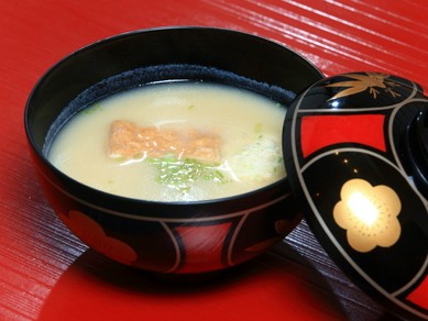 上品な白味噌仕立て。風味豊かな京の味の『白味噌のお吸い物』