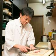 ご来店されるお客さまの多様なご要望に親身になってお応えできるよう、スタッフ一同努力しております。お客さまがお食事を楽しまれる空間を大切にすることが、“おもてなしの流儀”だと考えております。