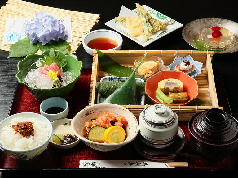 地元の新鮮な旬野菜を積極的に使われています