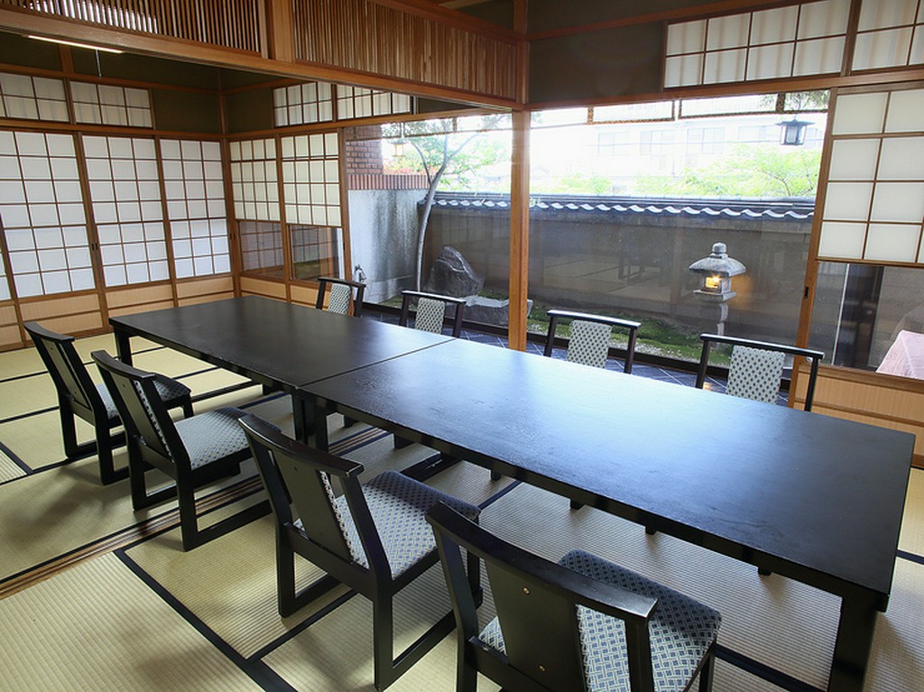 会食、接待、デートなど、幅広いシーンで活用できます