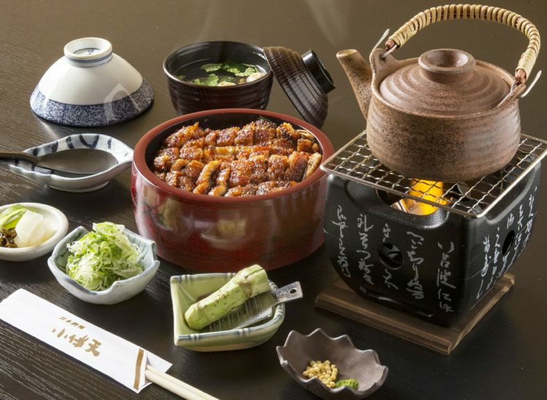 最上級のうなぎを炭火と職人の技で焼き上げる『炭焼きひつまぶし』