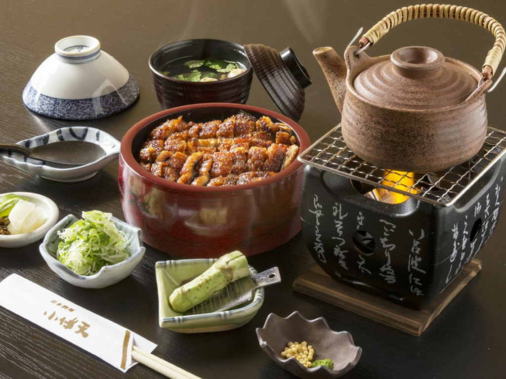 最上級のうなぎを炭火と職人の技で焼き上げる『炭焼きひつまぶし』