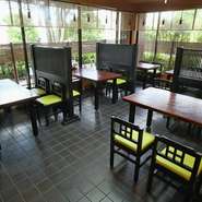 落ち着いた雰囲気の広い店内