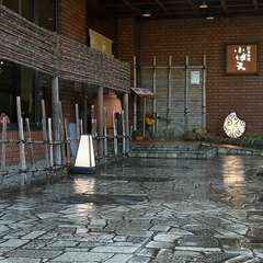 スロープがあるバリアフリーのアプローチ