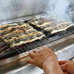鰻に精通した料理人の絶妙な焼き加減が絶品
