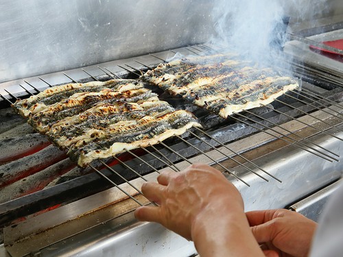 鰻に精通した料理人の絶妙な焼き加減が絶品