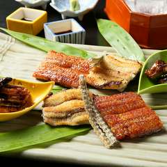 炭焼うなぎの三種盛り（かば焼き・白焼き・肝焼き）