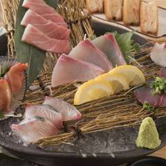 まずは生で頂きたい『刺身の盛り合わせ』（二人前）