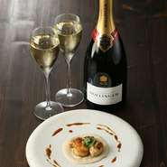 高価なものから比較的リーズナブルなものまで、スタッフが美味しい、お料理に合う、と感じたものを吟味してセレクト。好みや料理に合わせて提案もしてくれるので、当日の料理に合わせたおすすめを尋ねてみてはいかが