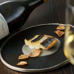 鮮度の高い魚を香ばしく焼き上げた『魚のポワレ　里芋のソース』