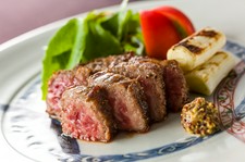 お二人の特別な日にご利用ください。
贅沢なコースをご堪能下さい。
プレミアム飲み放題付きです。