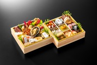 厳選素材を一つ一つ丁寧に、昔ながらの手造りにこだわった『とみ井のおせち』
3～4人前のサイズになります。大晦日着の配送も可能です。
ご注文後、ご連絡をさせて頂いたら注文の確定とさせて頂いております。