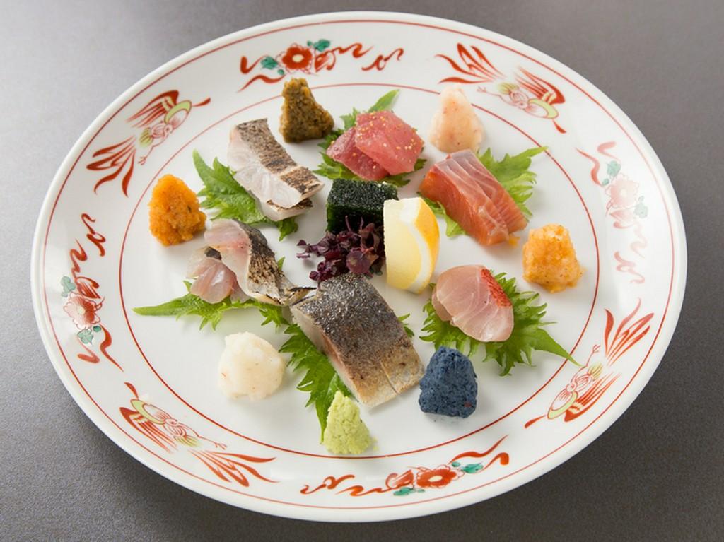 ワインソムリエでもある、おかみさんのために『ワインで美味しい刺身の盛り合わせ』