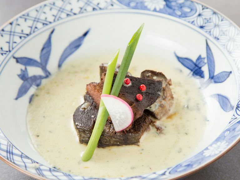 一番人気のメニュー『牛タンの柔らか煮 ゴルゴンゾーラソース』