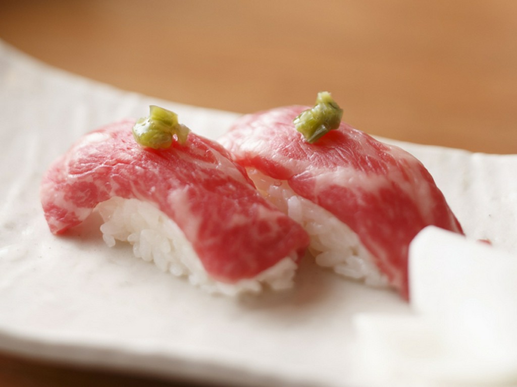 月2回、１頭買いで仕入れ。上質な「牛肉」をご提供