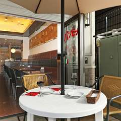 お天気の良い日には、テラス席で爽やかなひとときを