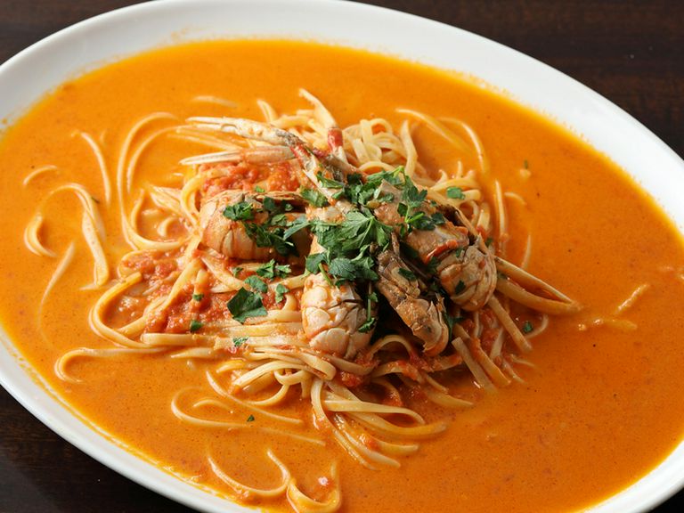風味豊かな手長海老は、イタリア産のパスタと合わせて
