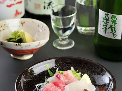 豊潤な香りや柔らかな味わいなど、寿司に合わせ選別される日本酒