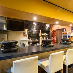 カウンター・テーブルがございます。