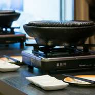 当店では女性に人気の高い赤身のハラミを牛だけでなく豚、鶏、馬のハラミまでもが一度にご堪能頂けます。
「旨い」にこだわって国内外から仕入れた厳選された肉たちをリーズナブルなお値段でとことん楽しみ下さい。