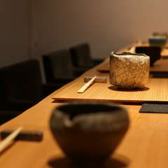 器もまた、陶芸作家によるこだわりの逸品
