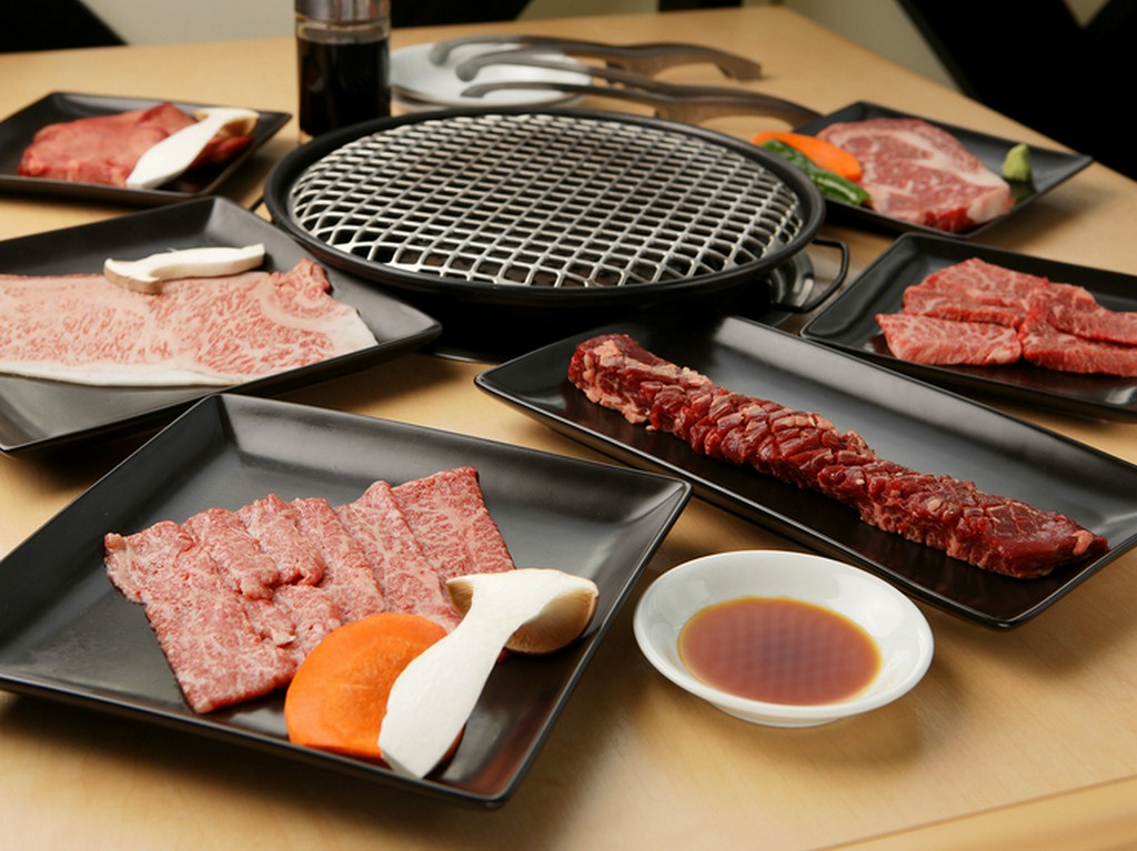 じっくりと旨みが閉じ込められた、極上のお肉に舌鼓