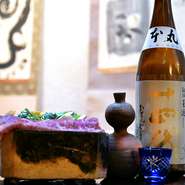 福島の地酒、「田村」、「飛露喜」、「十四代」など、季節ごとに美味しいお酒がラインナップ。和らぎ水には、地元【仁井田本家】の仕込み水を毎日汲みに行き提供するというこだわりようです。
