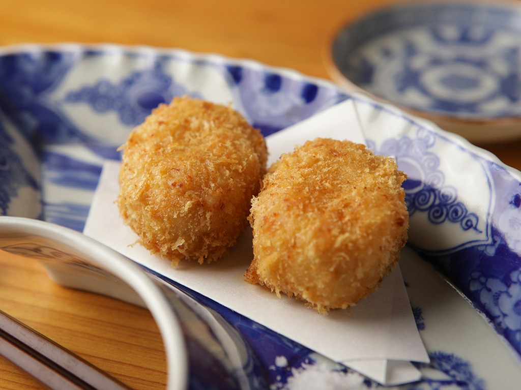 金華山の毛ガニを朝獲れ直送で、たっぷりと使用した『毛がにクリームコロッケ』